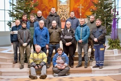 2024 - prosinec - stavění vánočních stromků